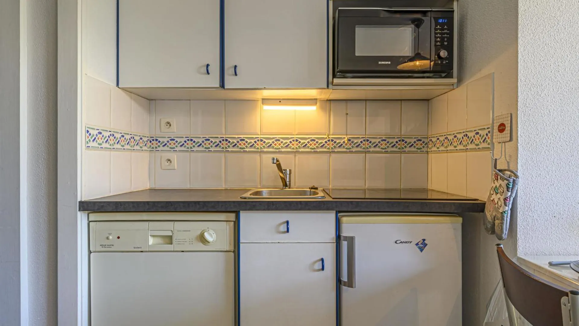 Apartment Oceania II By Interhome Legenes